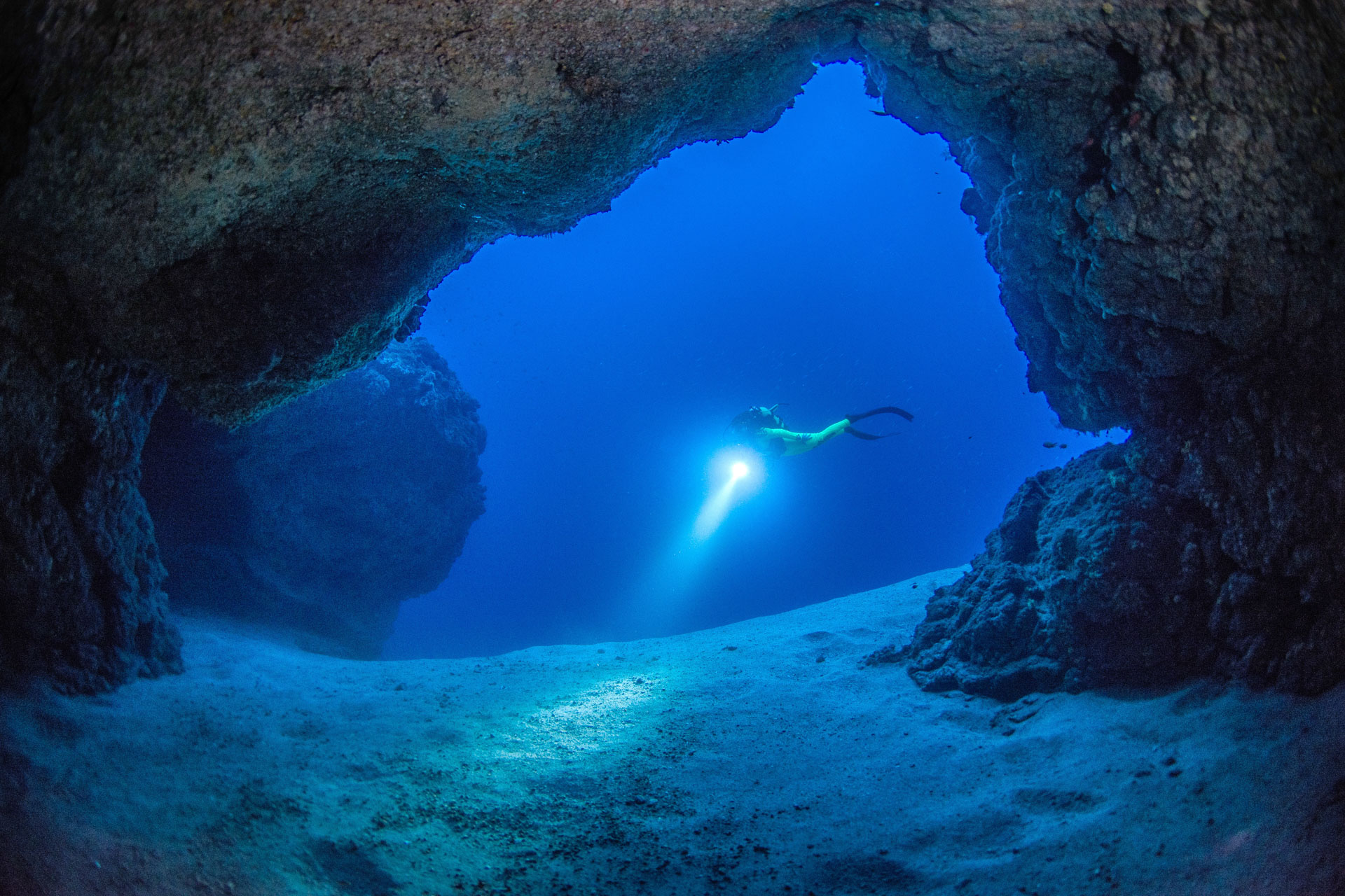 Cruz, Cueva y Pirámide (Advanced)